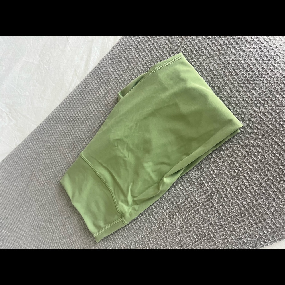 Lululemon Wunder Under - Size 12